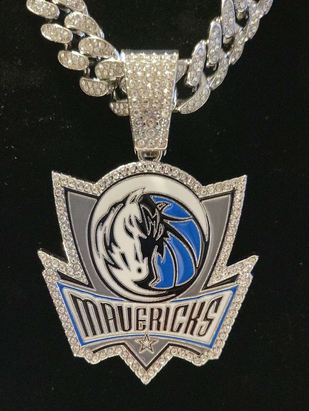 Mavericks Silver-Tone Cuban Link Pendant Necklace. 20in